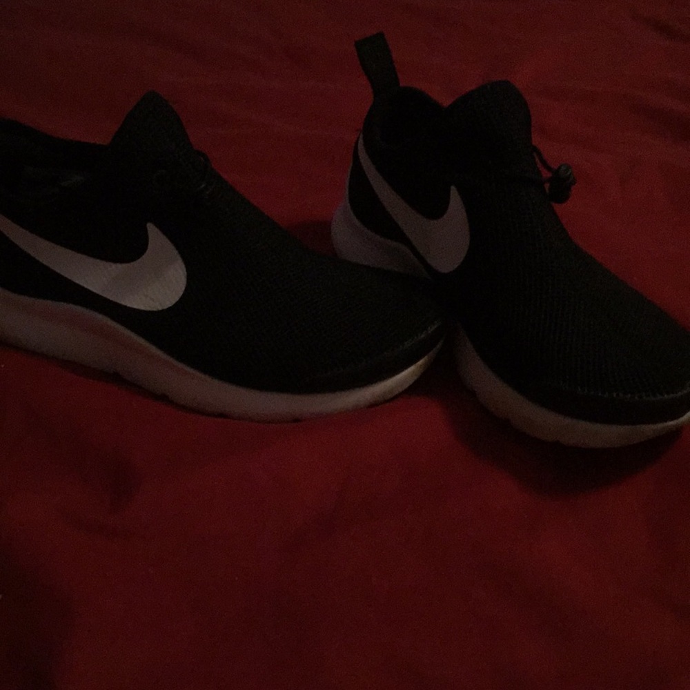 Sneakers - Picture 2 of 3